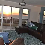 Kiteview - Spacious 2 Bedroom With Iconic Views